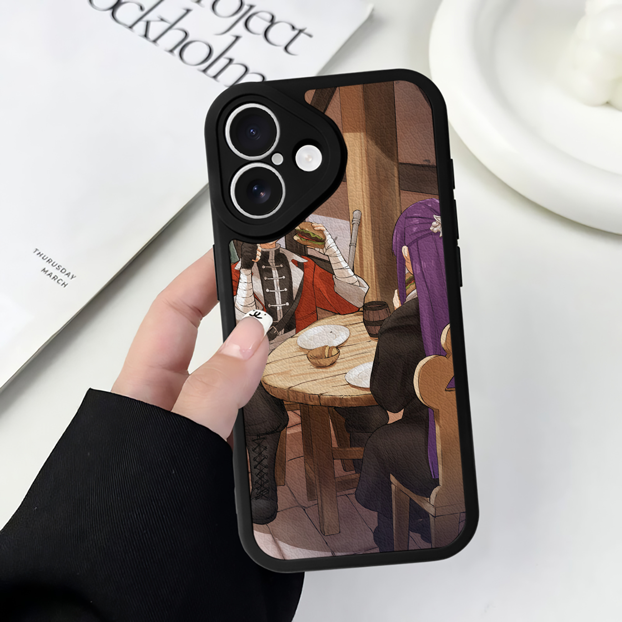 （画像用） 葬送のフリーレン Frieren 【iPhone 16シリーズ対応】シリコンスマホケース（レザー調） 材質：シリコン